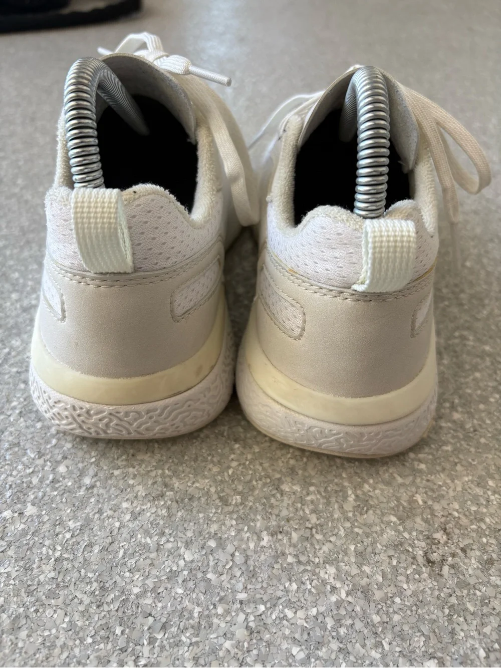 OluKai 'Anau sneakers women’s size 7.5 - Picture 5 of 5